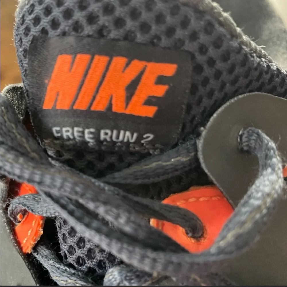Nike Free Run 2 Sneakers Tennis Shoes Youth Size 7 Orange Gray